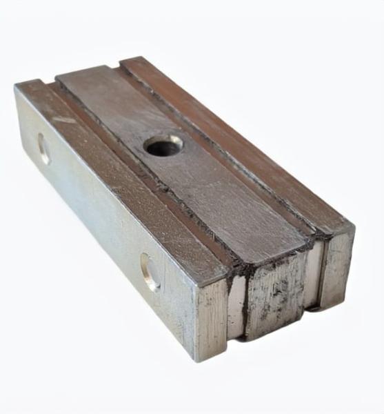 StahlFix Magnet Draufsicht mit Bohrung zur Befestigung – starker Schalungsmagnet für Betonwerke