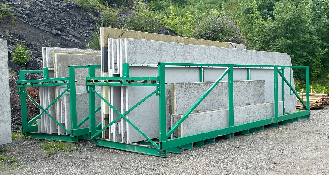 Transportgestelle für Doppelwände und Thermowände – sichere Lagerung und Transport von Betonfertigteilen